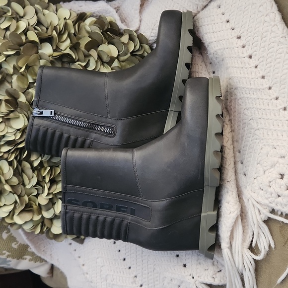 Sorel Shoes - NWOB Sorel Dark Gray Wedge Boots-Size 9